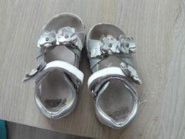 Well worn girl shoes 02