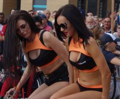 Grid girls and other "Belles de circuits"