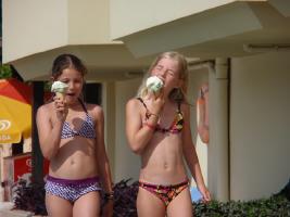 young girls swimsuite bikini found on i-net