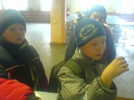 Boys and girls in a school dining room_2/paparazi/