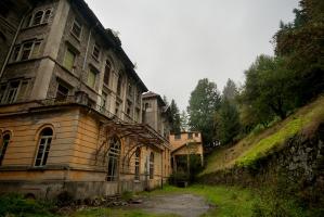 Very Old Building - Sanatorio Lohner*