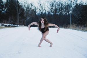 Босиком по снегу (barefoot in the snow)