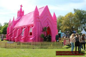 Rosa Aufblasbare Kirche