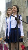Girls sing at the festival-1